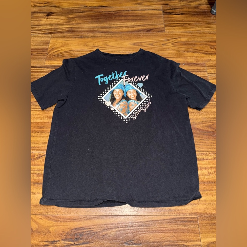 Women’s Sister Sister Shirt Size XS